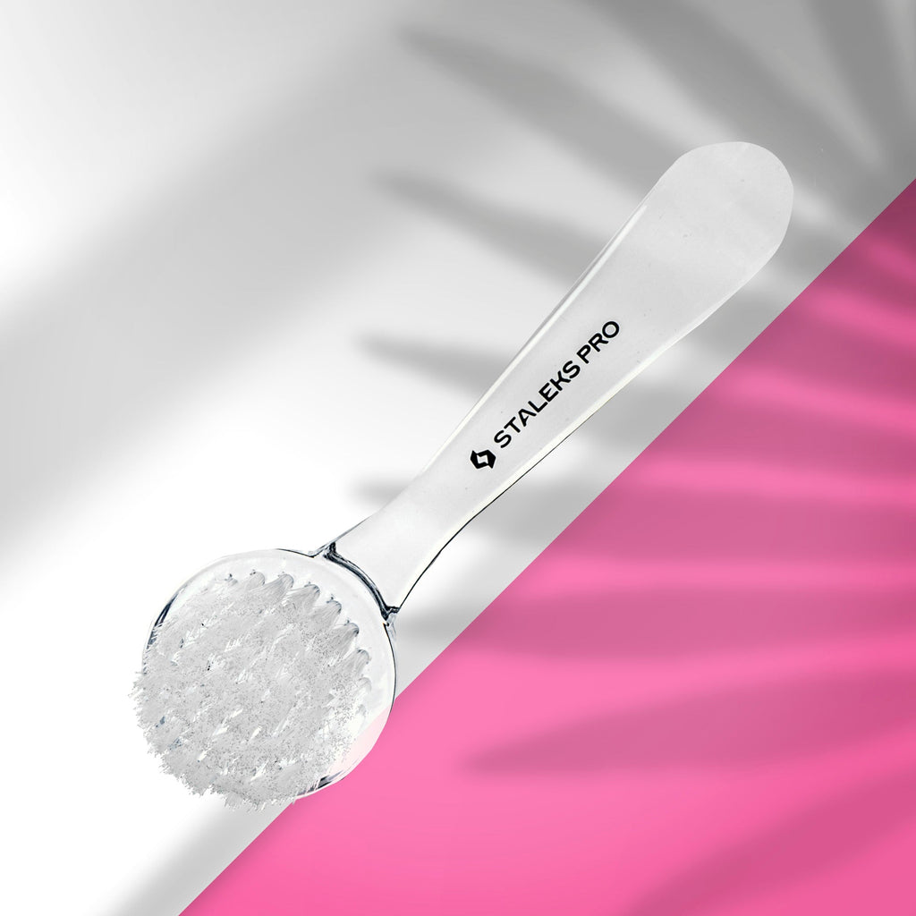 EXPERT 01 MANICURE BRUSH FOR DUST REMOVAL WITH COVER